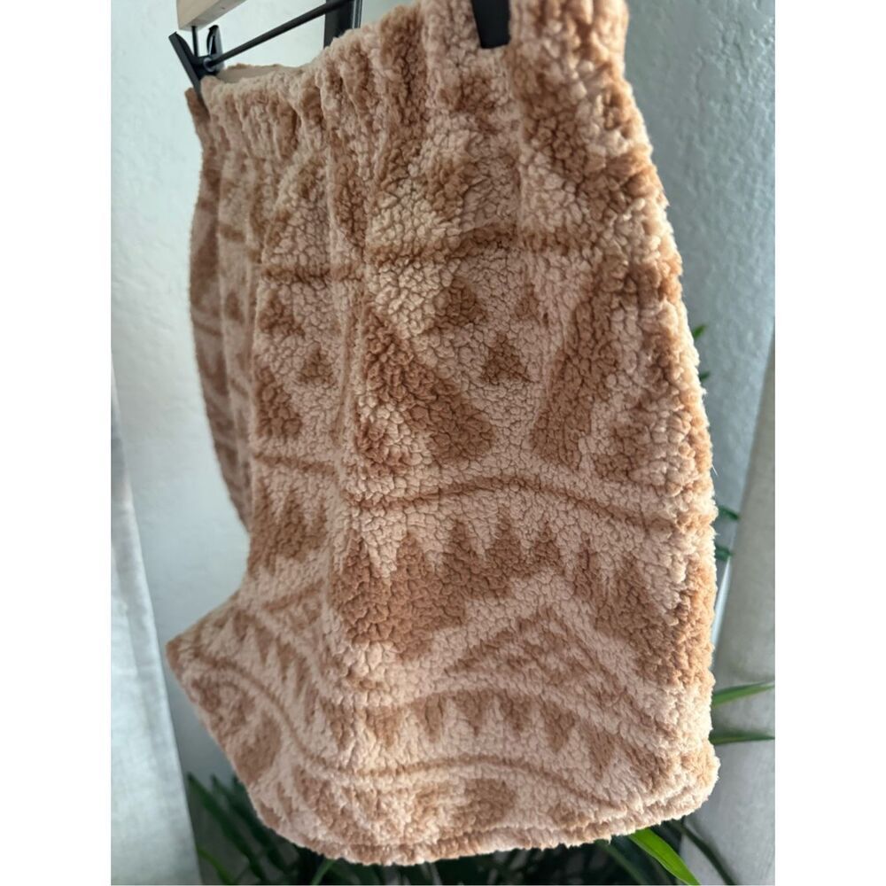 Gilly Hicks Women’s Medium Comfy Cozy Lounge Shorts Sherpa Brown - Picture 3 of 5
